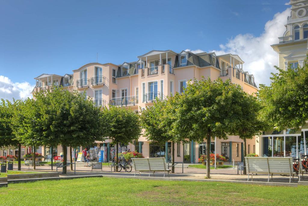 Seetelhotel Ostseeresidenz Ahlbeck ゼーバート・ヘリングスドルフ エクステリア 写真