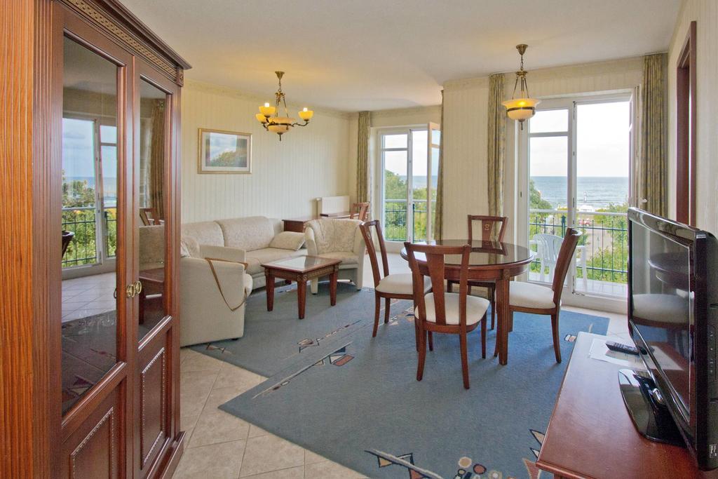 Seetelhotel Ostseeresidenz Ahlbeck ゼーバート・ヘリングスドルフ エクステリア 写真