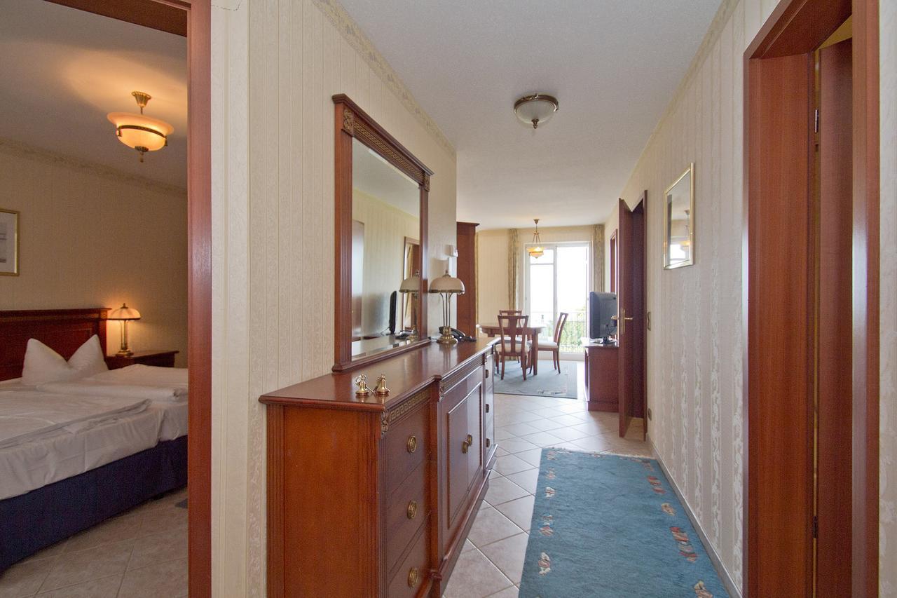 Seetelhotel Ostseeresidenz Ahlbeck ゼーバート・ヘリングスドルフ エクステリア 写真
