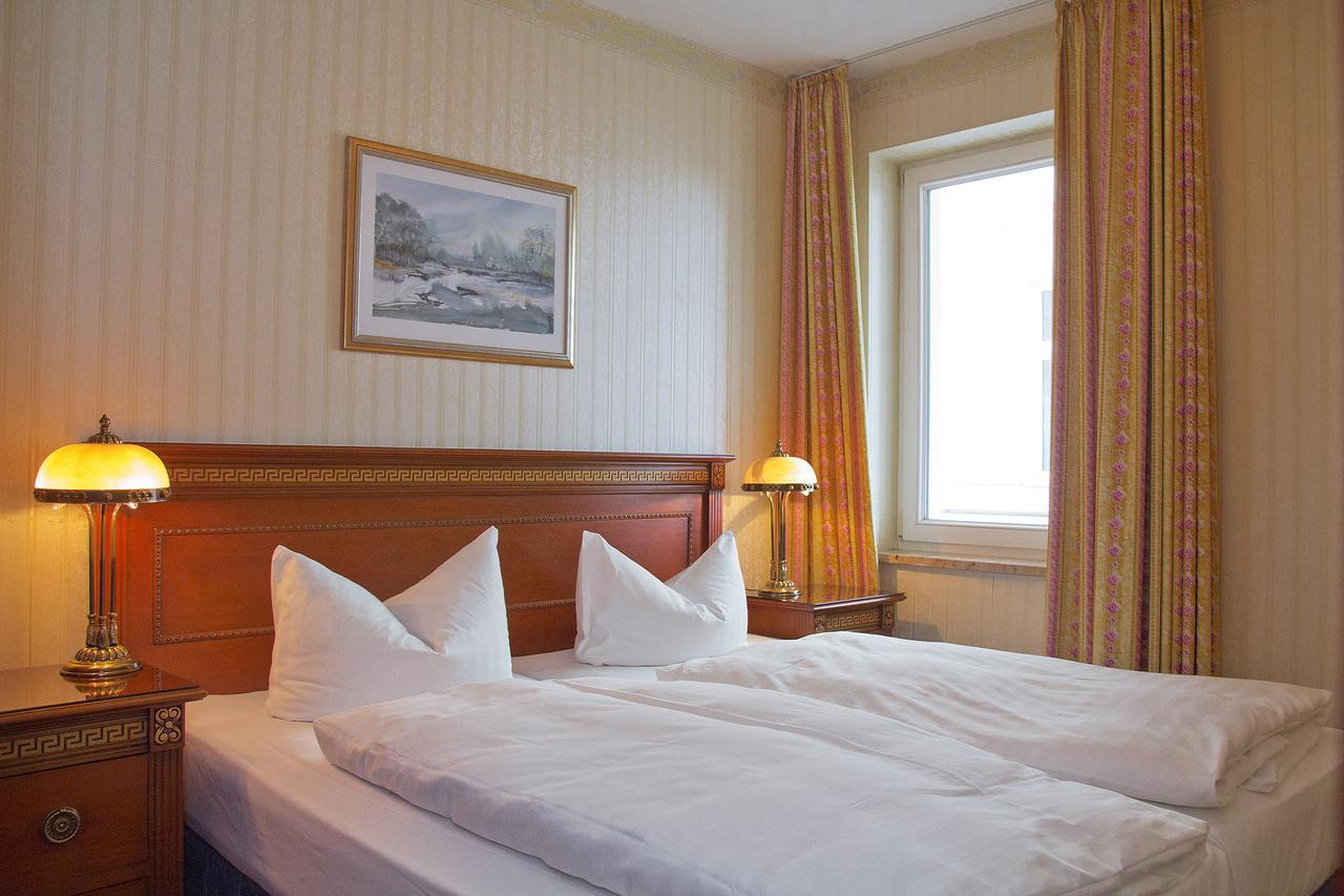 Seetelhotel Ostseeresidenz Ahlbeck ゼーバート・ヘリングスドルフ エクステリア 写真