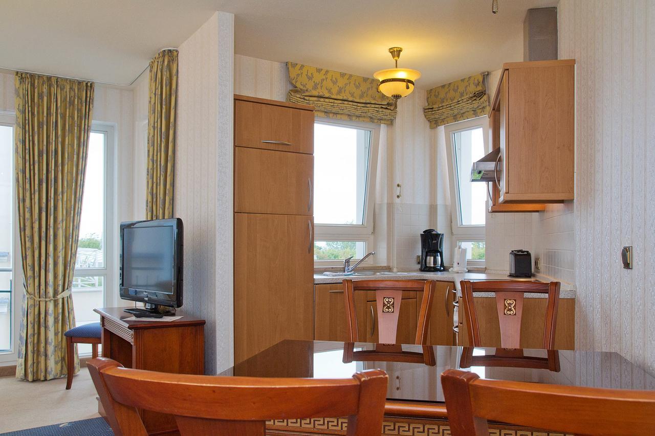 Seetelhotel Ostseeresidenz Ahlbeck ゼーバート・ヘリングスドルフ エクステリア 写真