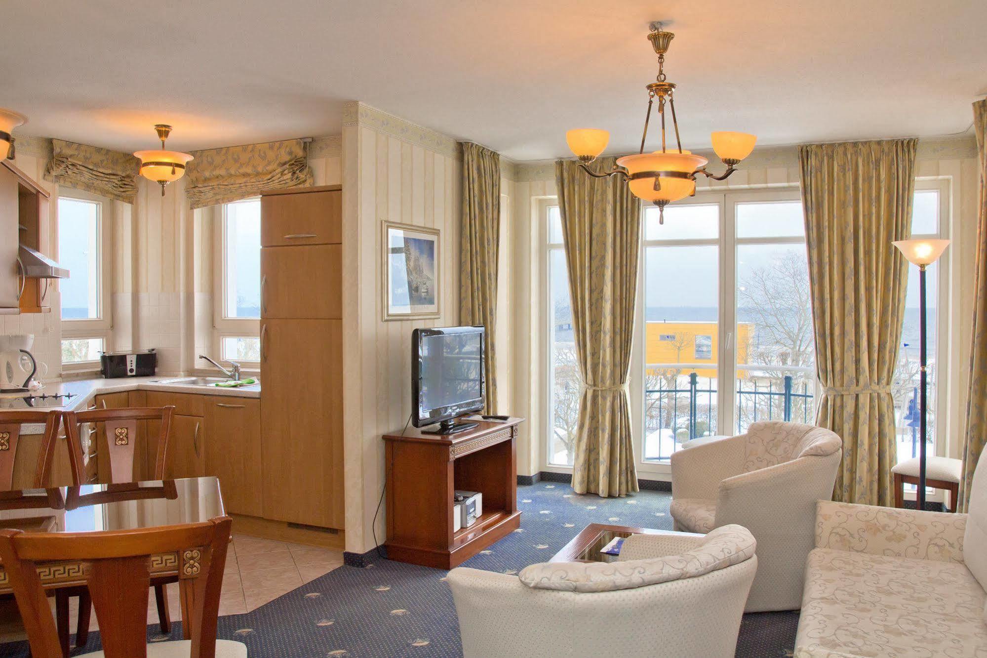 Seetelhotel Ostseeresidenz Ahlbeck ゼーバート・ヘリングスドルフ エクステリア 写真